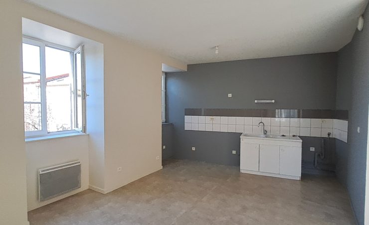 Appartement T4 77m² 63490 SUGERES - Image 1