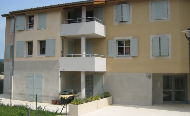 Appartement T4 92m² 63120 COURPIERE - Image 2