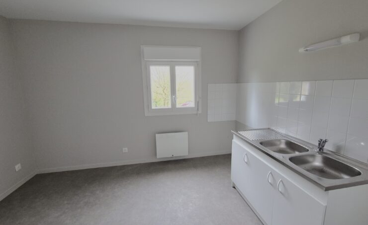 Maison T5 et + 97m² 63330 PIONSAT - Image 1