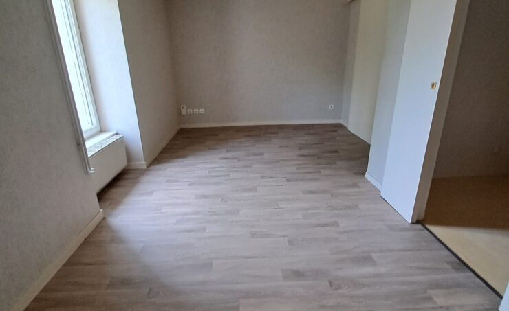 Appartement T1 30m² 63410 CHARBONNIERES LES VIEILLES - Image 2