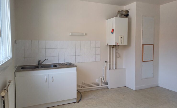 Appartement T4 93m² 63300 THIERS - Image 2