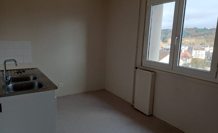 Appartement T4 92m² 63120 COURPIERE - Image 2