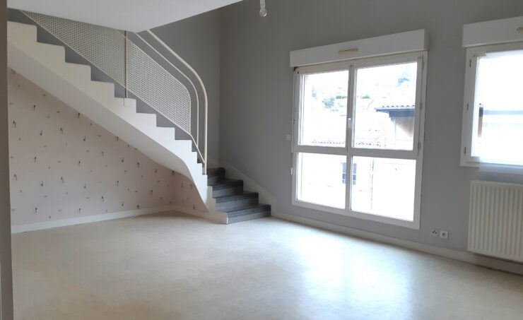 Appartement T4 93m² 63300 THIERS - Image 2