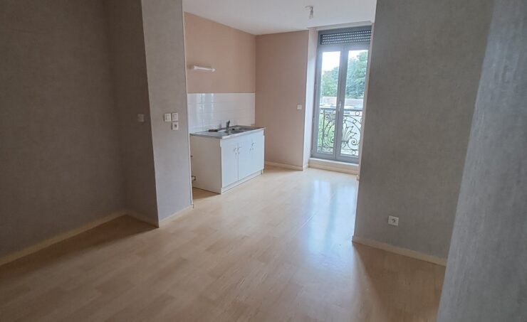 Appartement T4 83m² 63140 CHATEL GUYON - Image 2