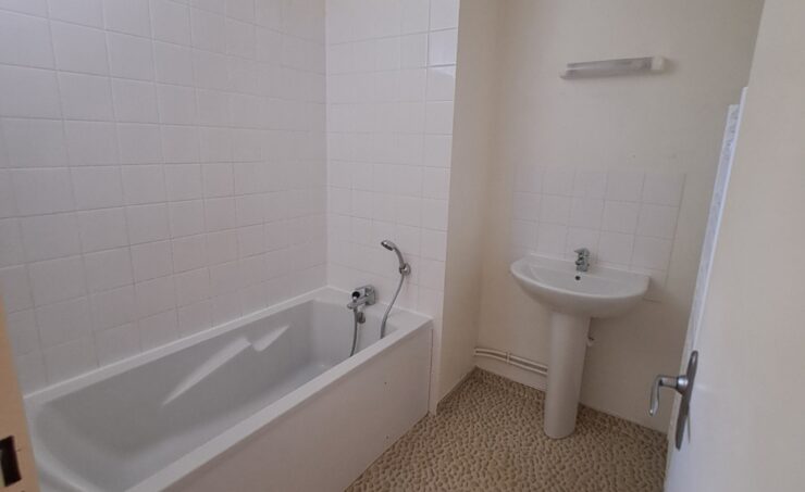 Appartement T4 83m² 63140 CHATEL GUYON - Image 3