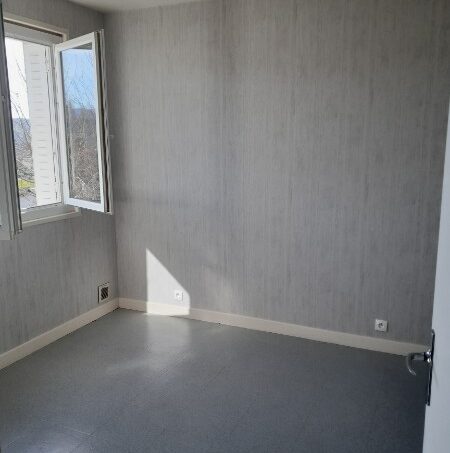 Appartement T4 71m² 63120 COURPIERE - Image 6