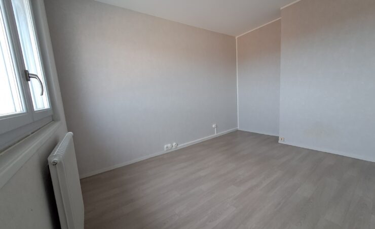 Appartement T3 74m² 63460 COMBRONDE - Image 2