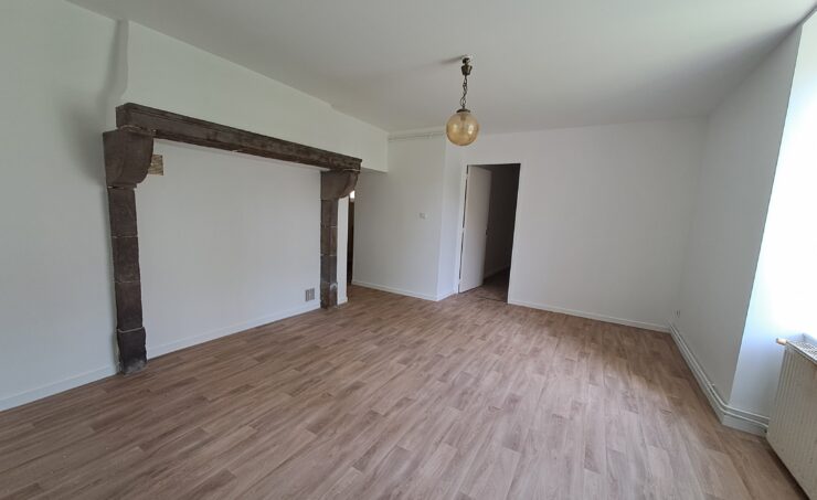 Appartement T2 48m² 63410 CHARBONNIERES LES VIEILLES - Image 1