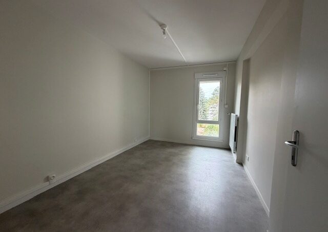 Appartement T4 92m² 63700 ST ELOY LES MINES - Image 4