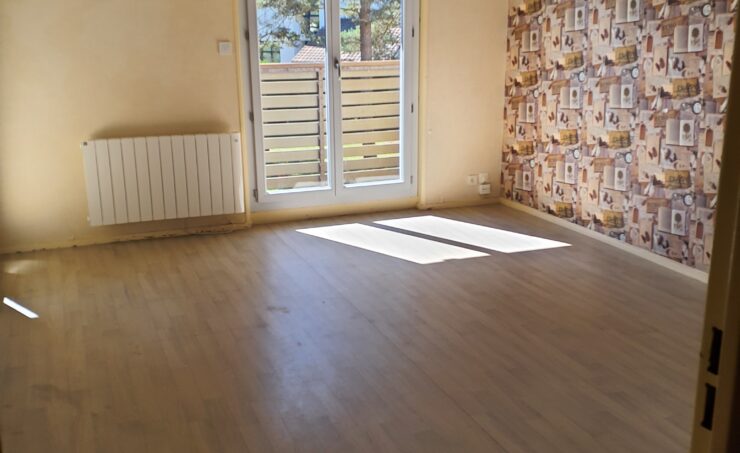 Appartement T4 83m² 63380 PONTAUMUR - Image 1