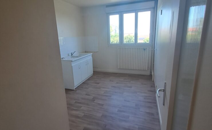 Appartement T4 75m² 63200 RIOM - Image 3